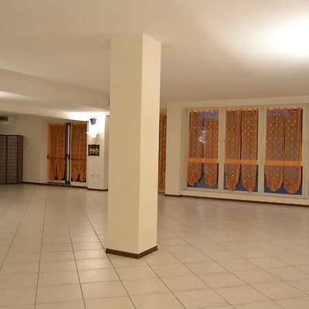 House Szálloda 3*